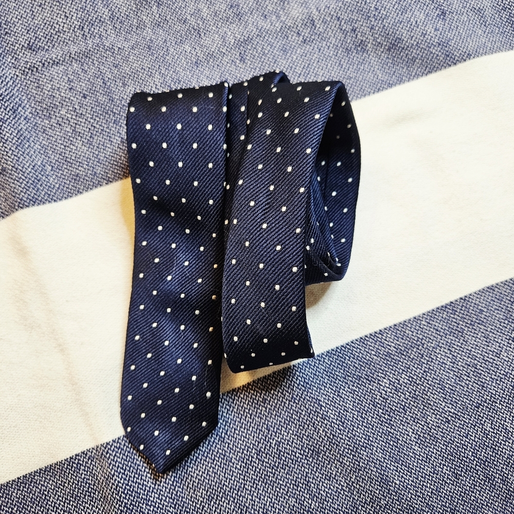 🎉 3 For $15 🎉 H&M Navy and White Polka Dot Skinny Tie